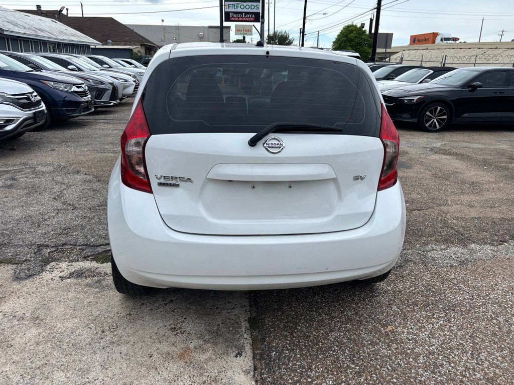 Nissan Versa Note Vehicle Full-screen Gallery Image 05