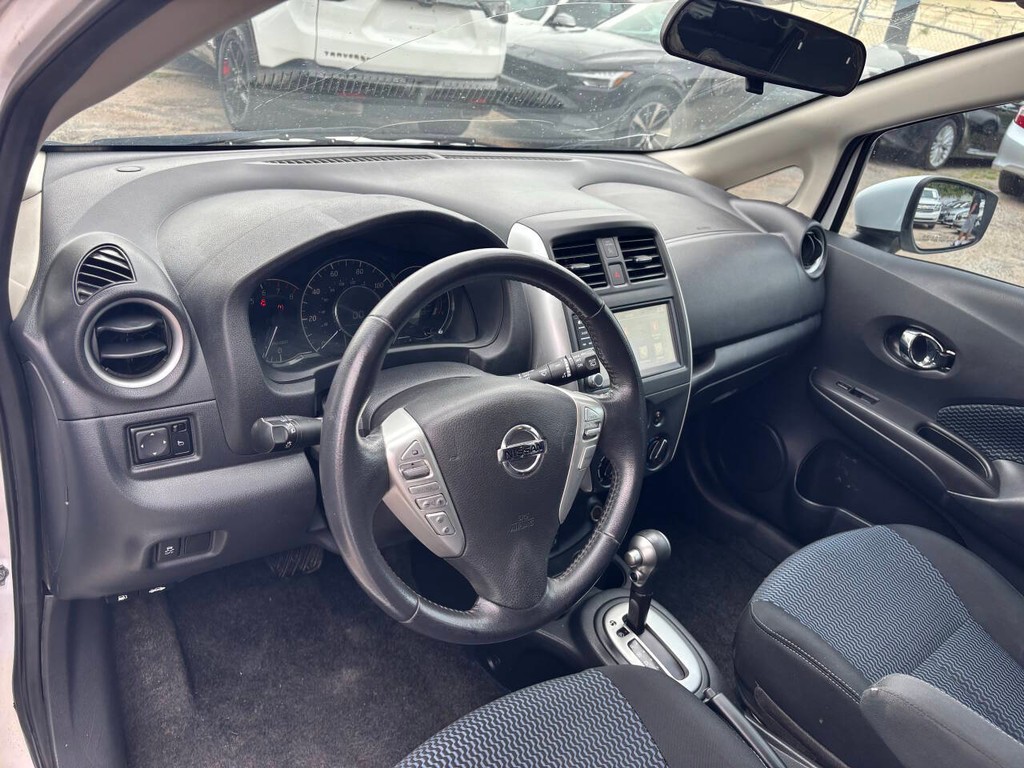 Nissan Versa Note Vehicle Full-screen Gallery Image 07