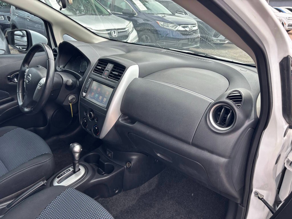 Nissan Versa Note Vehicle Full-screen Gallery Image 10