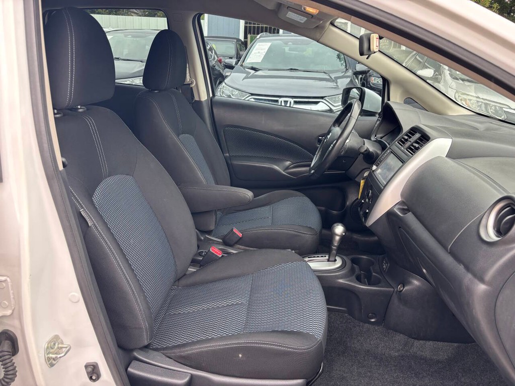 Nissan Versa Note Vehicle Full-screen Gallery Image 11
