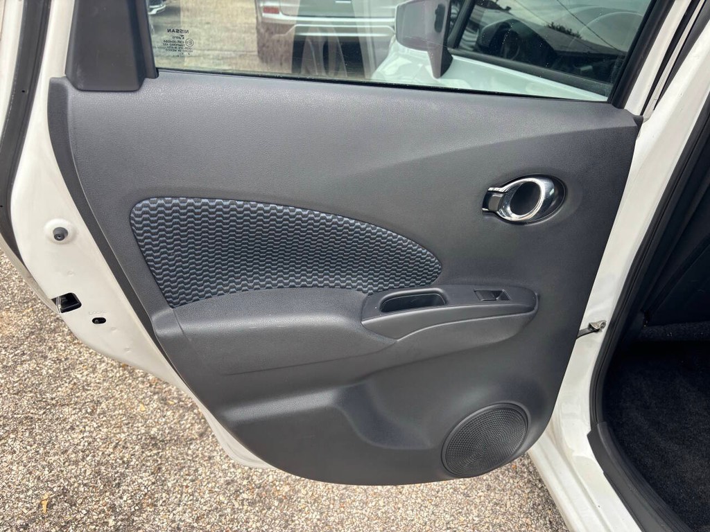 Nissan Versa Note Vehicle Full-screen Gallery Image 14