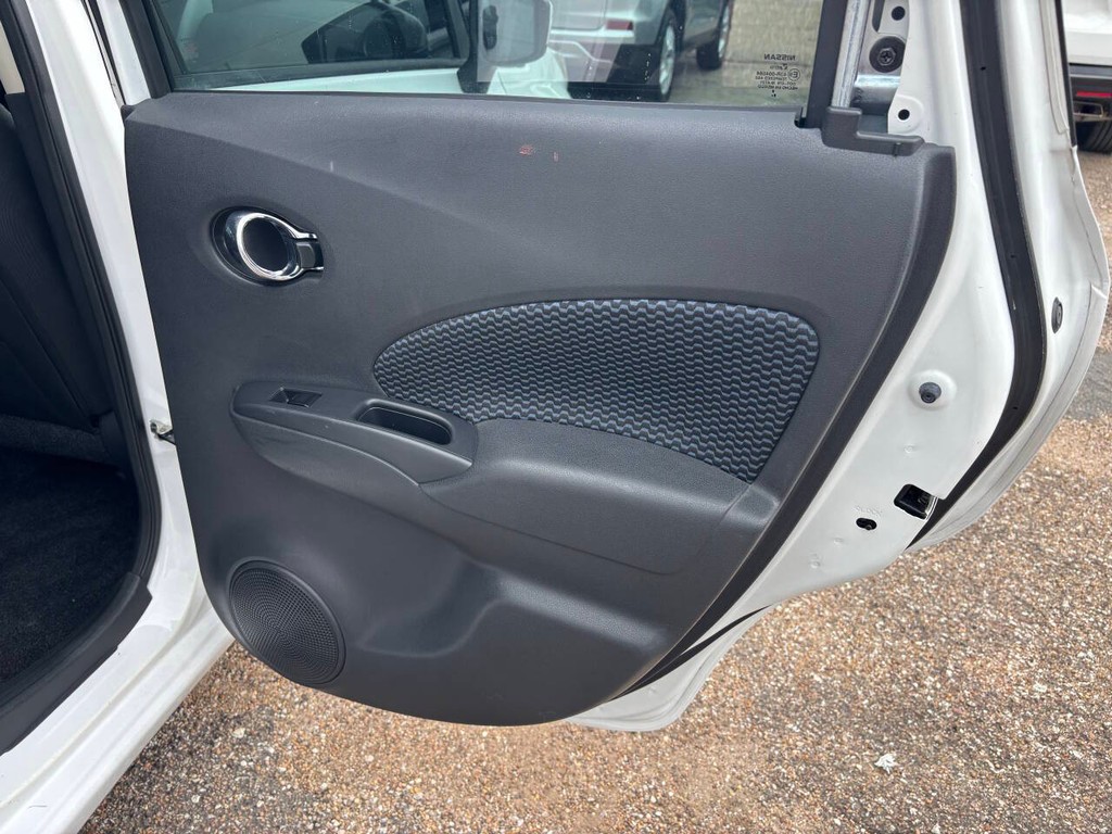 Nissan Versa Note Vehicle Full-screen Gallery Image 16