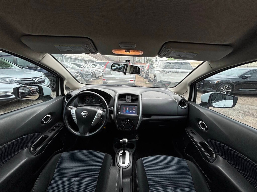 Nissan Versa Note Vehicle Full-screen Gallery Image 17