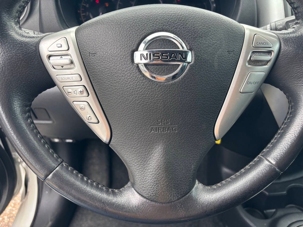 Nissan Versa Note Vehicle Full-screen Gallery Image 22