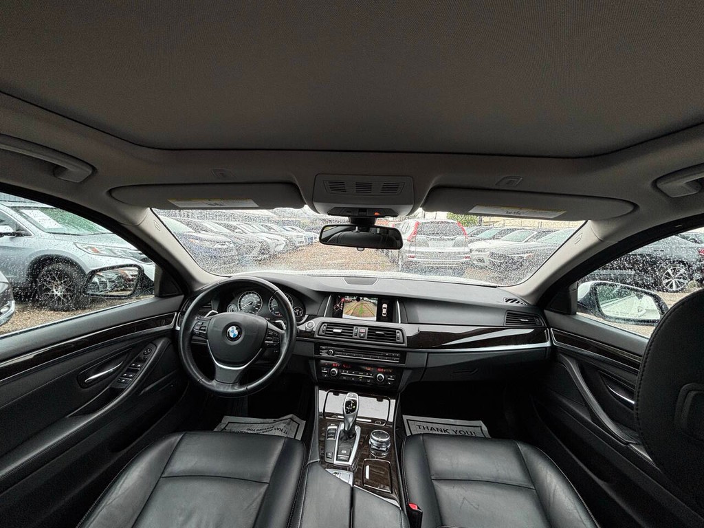 BMW 5 Series Vehicle Full-screen Gallery Image 17