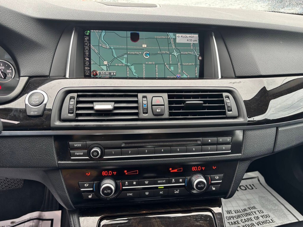 BMW 5 Series Vehicle Full-screen Gallery Image 19