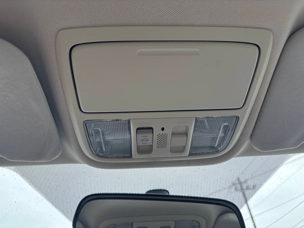 Honda CR-V Vehicle Full-screen Gallery Image 28
