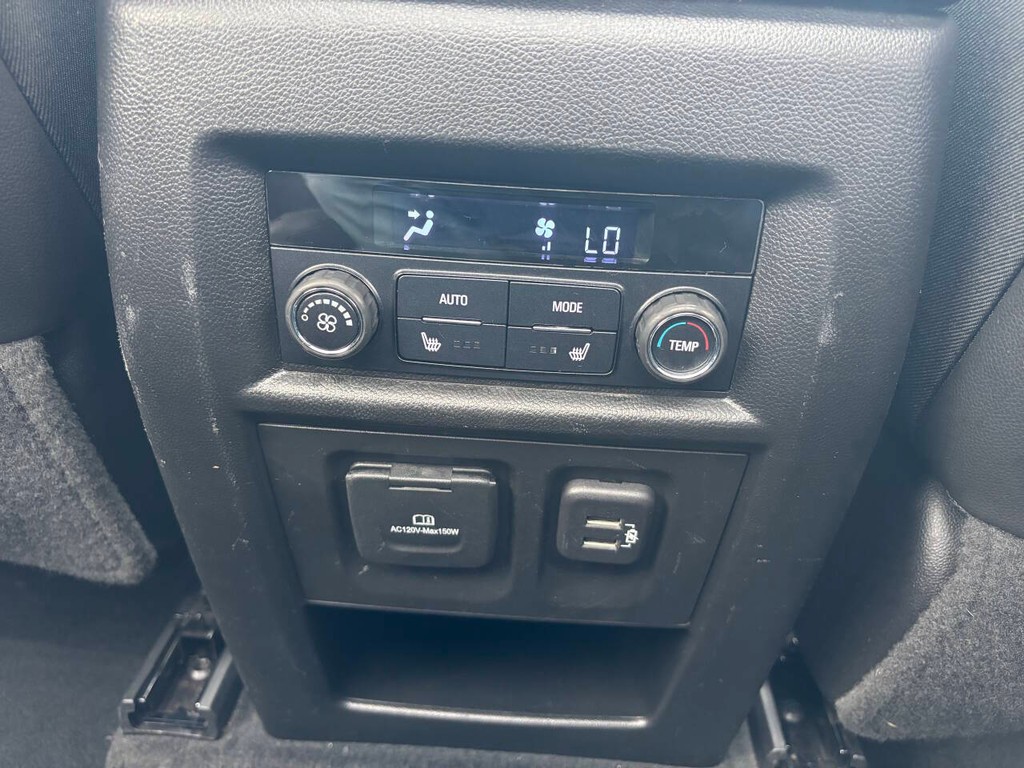 Chevrolet Traverse Vehicle Full-screen Gallery Image 18