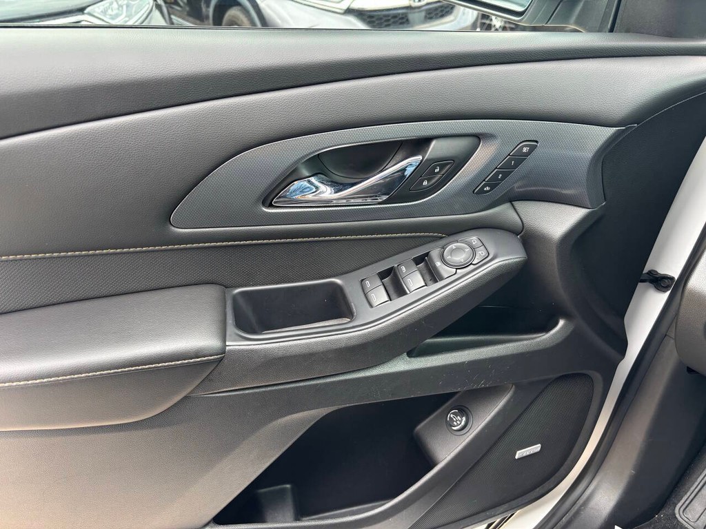 Chevrolet Traverse Vehicle Full-screen Gallery Image 27