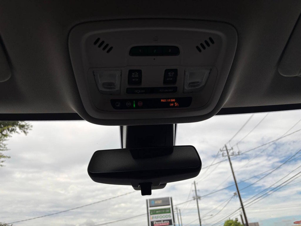 Chevrolet Traverse Vehicle Full-screen Gallery Image 28