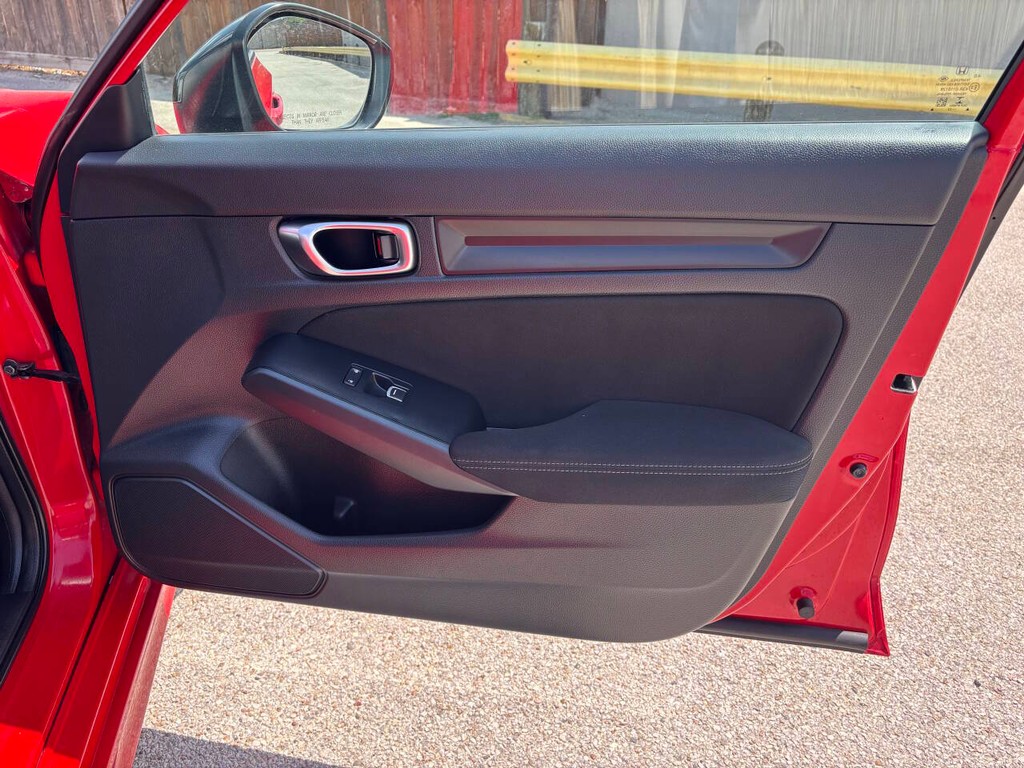 Honda Civic Vehicle Full-screen Gallery Image 13