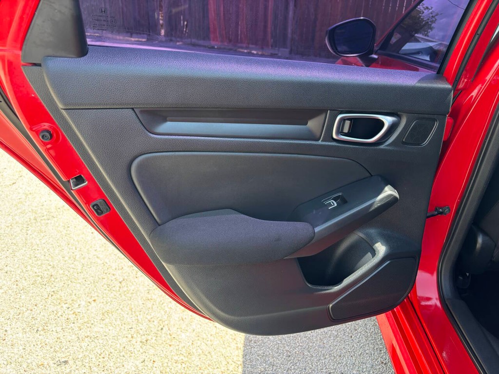 Honda Civic Vehicle Full-screen Gallery Image 15