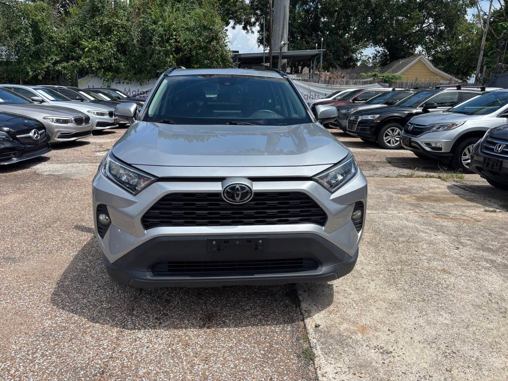 Toyota RAV4 Vehicle Full-screen Gallery Image 02