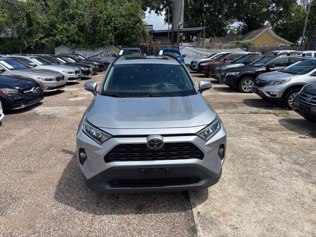Toyota RAV4 Vehicle Full-screen Gallery Image 03