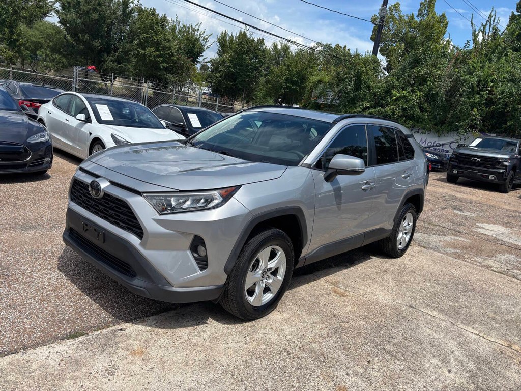 Toyota RAV4 Vehicle Full-screen Gallery Image 04