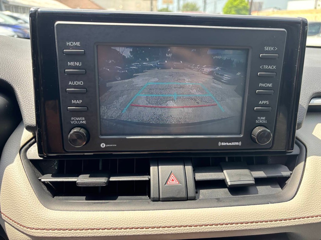 Toyota RAV4 Vehicle Full-screen Gallery Image 21