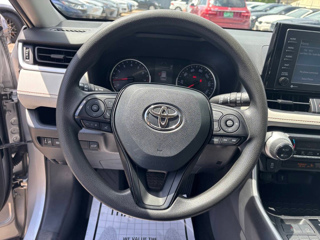 Toyota RAV4 Vehicle Full-screen Gallery Image 23