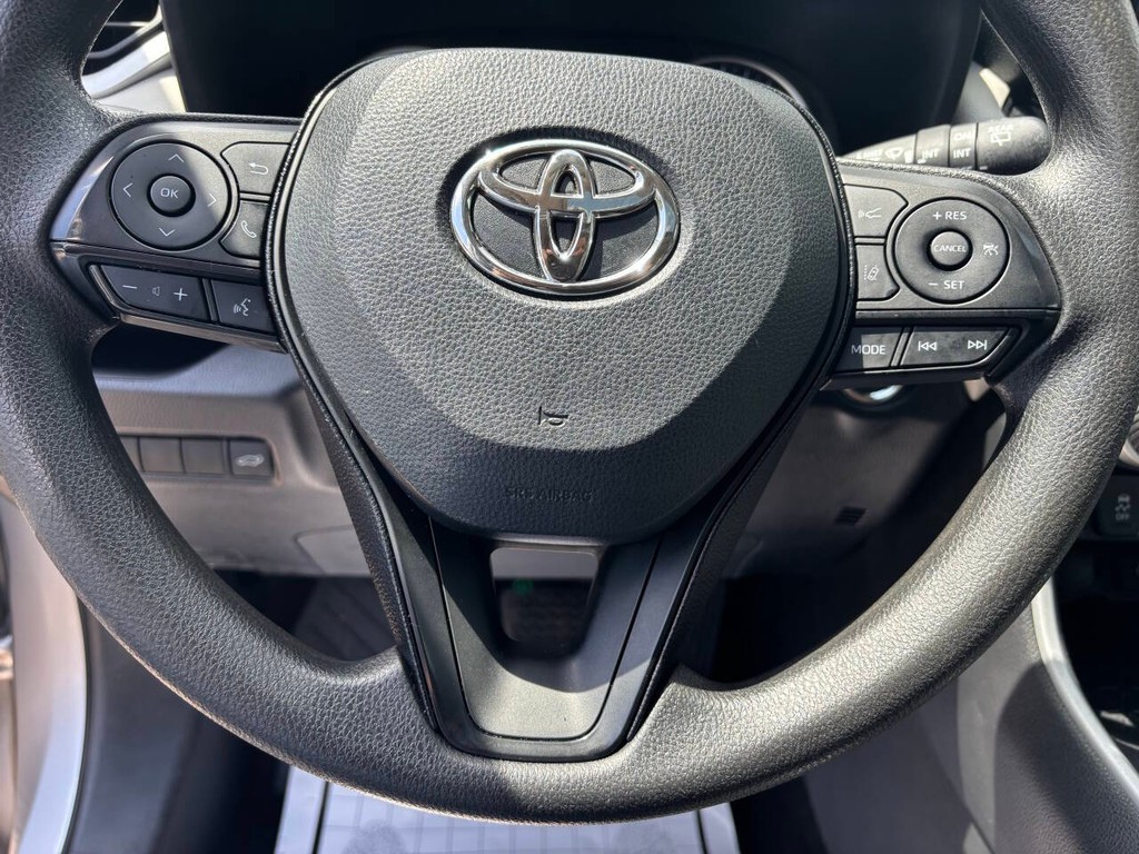Toyota RAV4 Vehicle Full-screen Gallery Image 24
