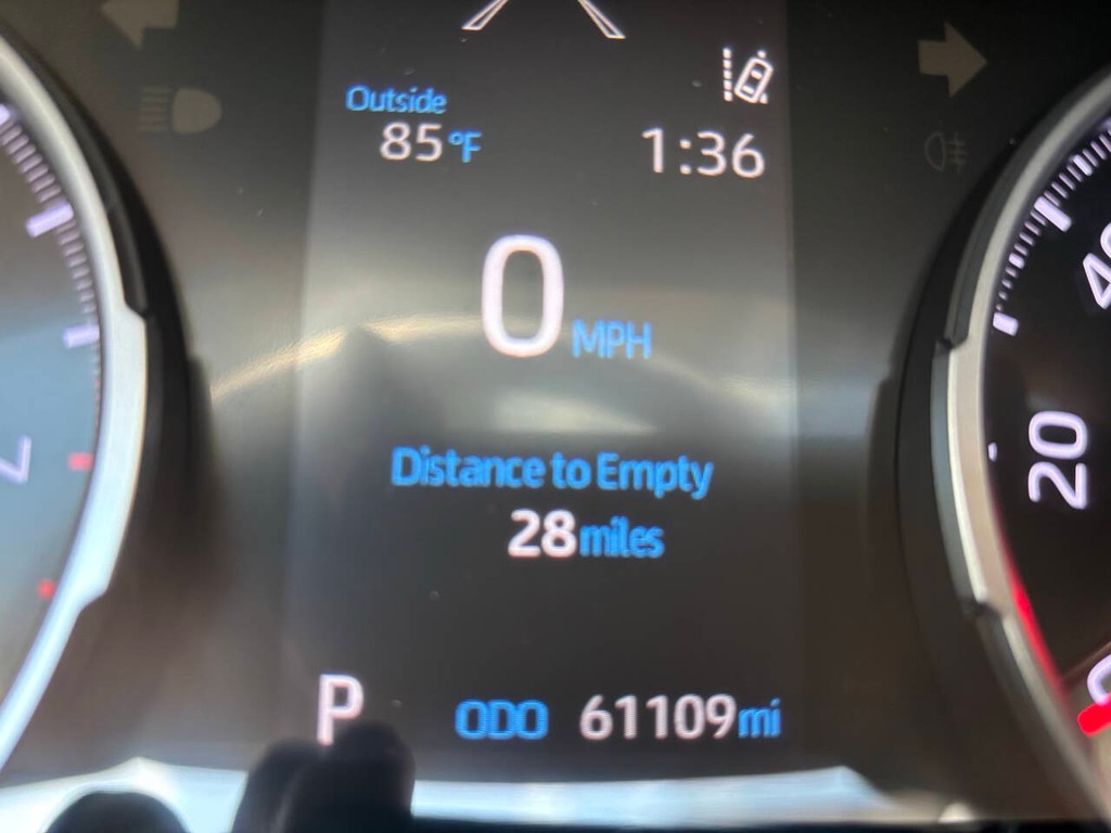Toyota RAV4 Vehicle Full-screen Gallery Image 29