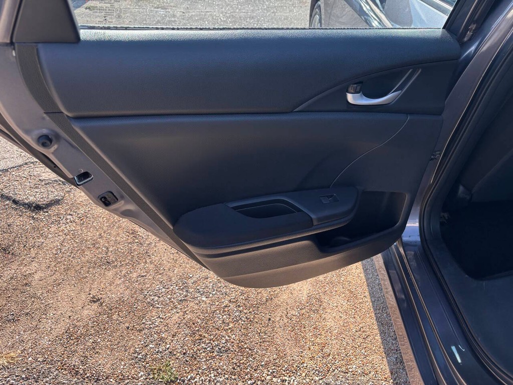 Honda Civic Vehicle Full-screen Gallery Image 14