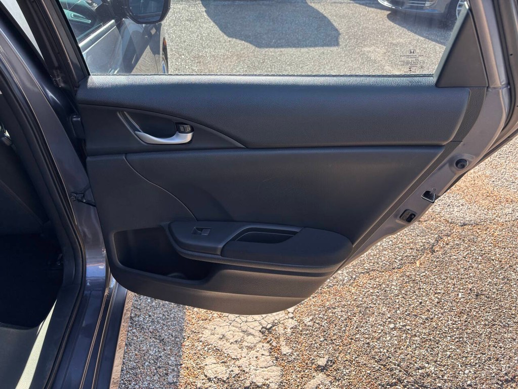 Honda Civic Vehicle Full-screen Gallery Image 16