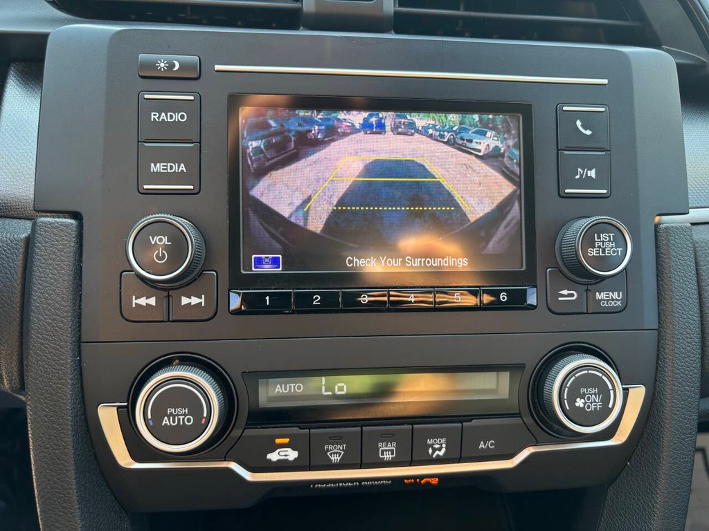 Honda Civic Vehicle Full-screen Gallery Image 20
