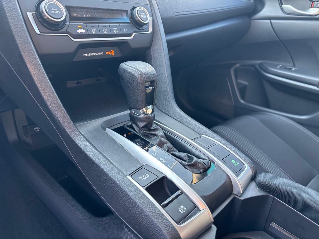 Honda Civic Vehicle Full-screen Gallery Image 21