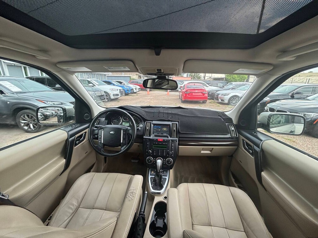 Land Rover LR2 Vehicle Full-screen Gallery Image 17