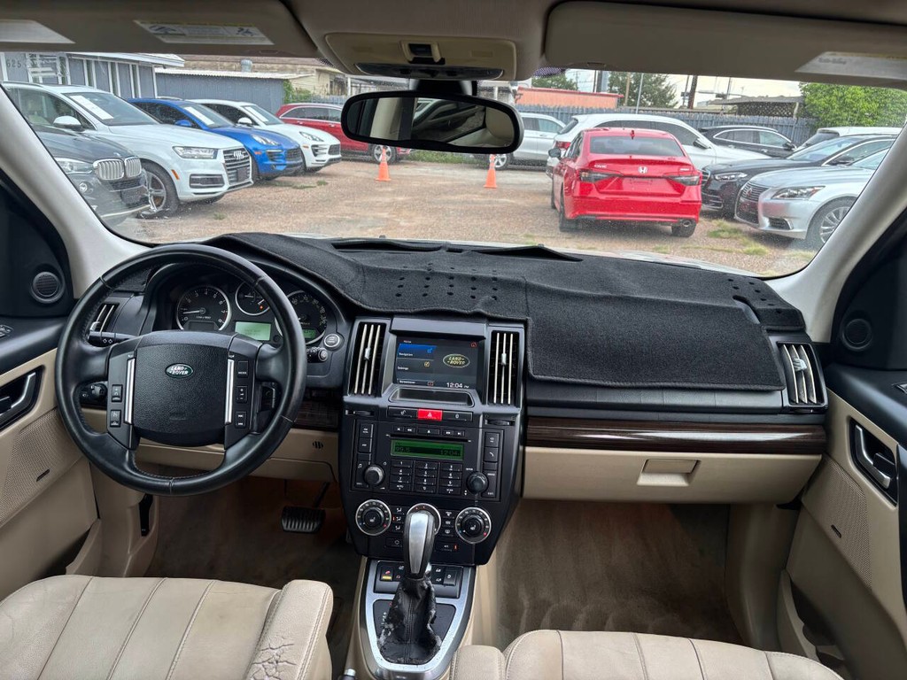 Land Rover LR2 Vehicle Full-screen Gallery Image 18