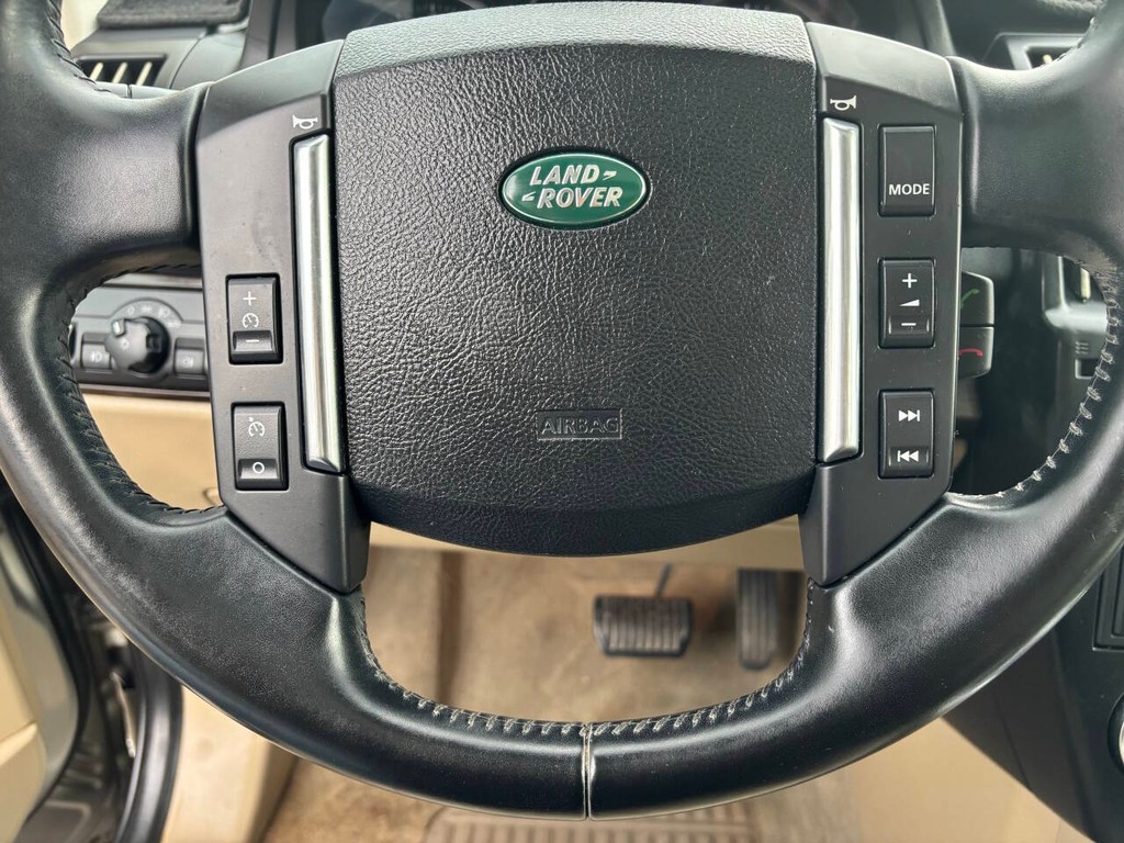 Land Rover LR2 Vehicle Full-screen Gallery Image 22