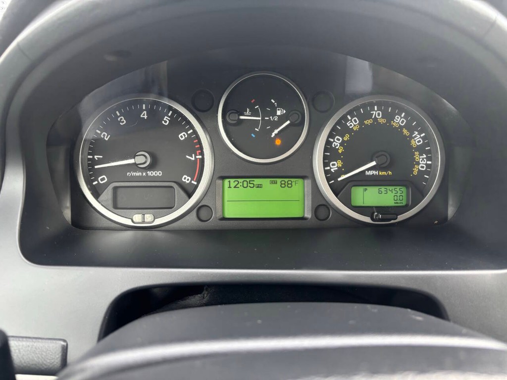 Land Rover LR2 Vehicle Full-screen Gallery Image 23