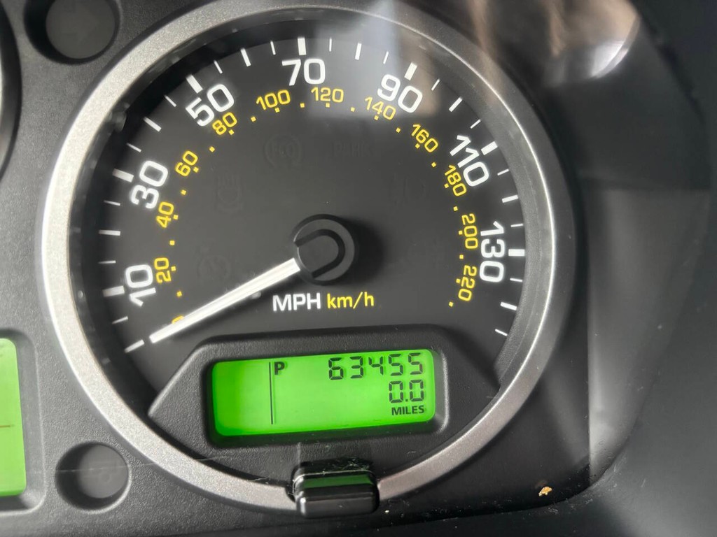 Land Rover LR2 Vehicle Full-screen Gallery Image 24