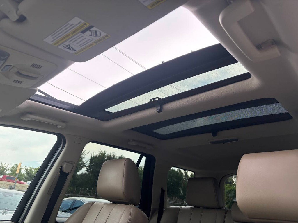 Land Rover LR2 Vehicle Full-screen Gallery Image 26