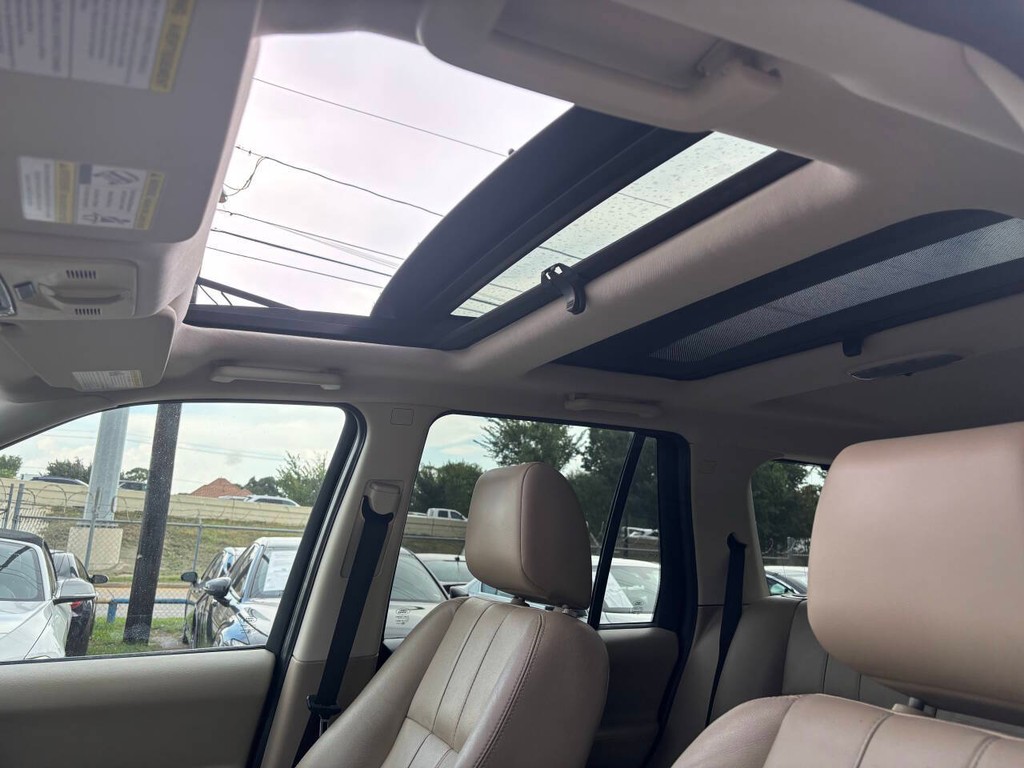 Land Rover LR2 Vehicle Full-screen Gallery Image 27