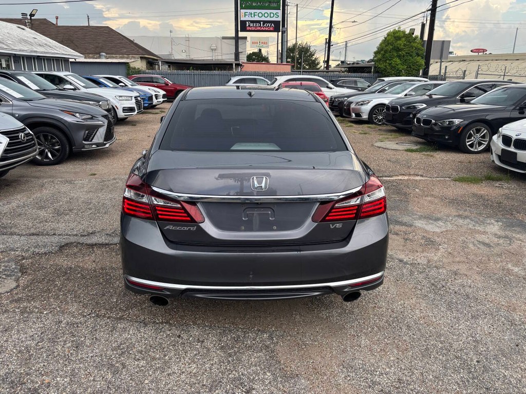 Honda Accord Vehicle Full-screen Gallery Image 05