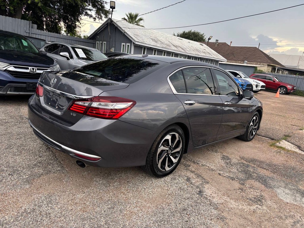 Honda Accord Vehicle Full-screen Gallery Image 06