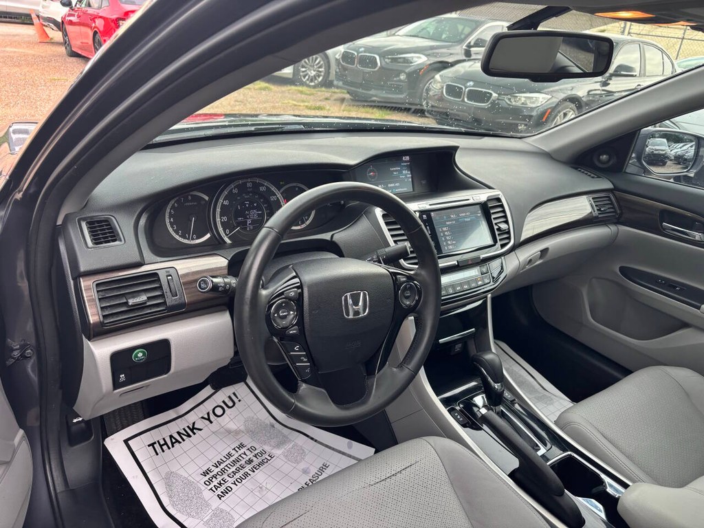 Honda Accord Vehicle Full-screen Gallery Image 07