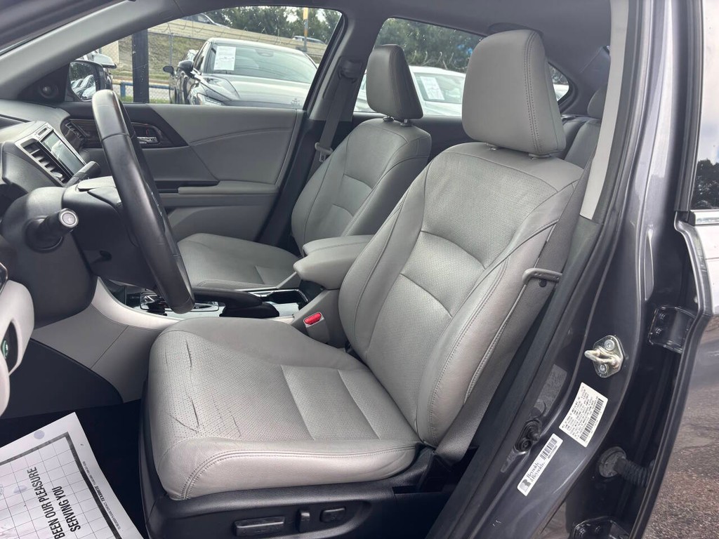 Honda Accord Vehicle Full-screen Gallery Image 08