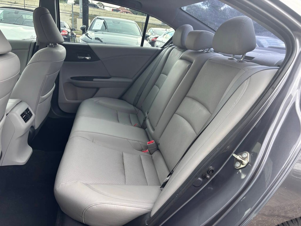 Honda Accord Vehicle Full-screen Gallery Image 13