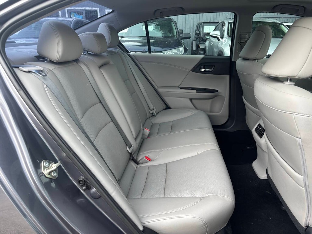 Honda Accord Vehicle Full-screen Gallery Image 15