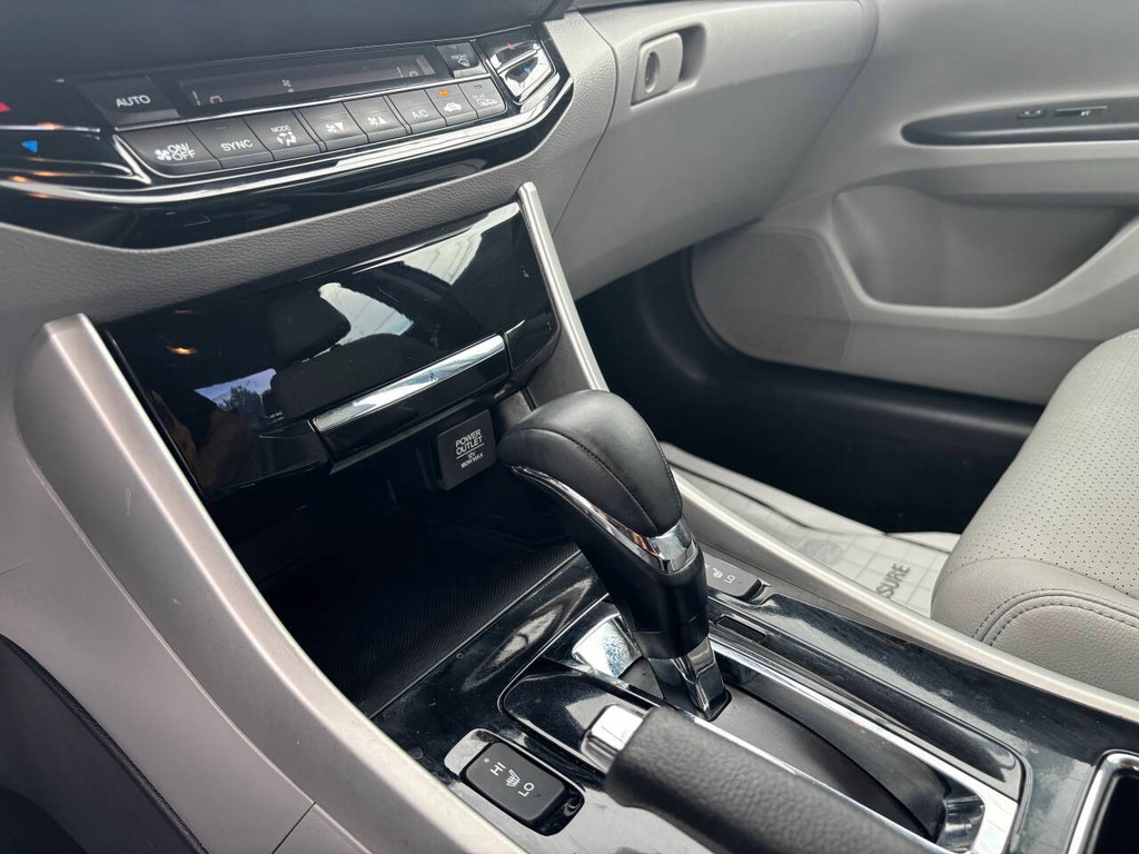 Honda Accord Vehicle Full-screen Gallery Image 22