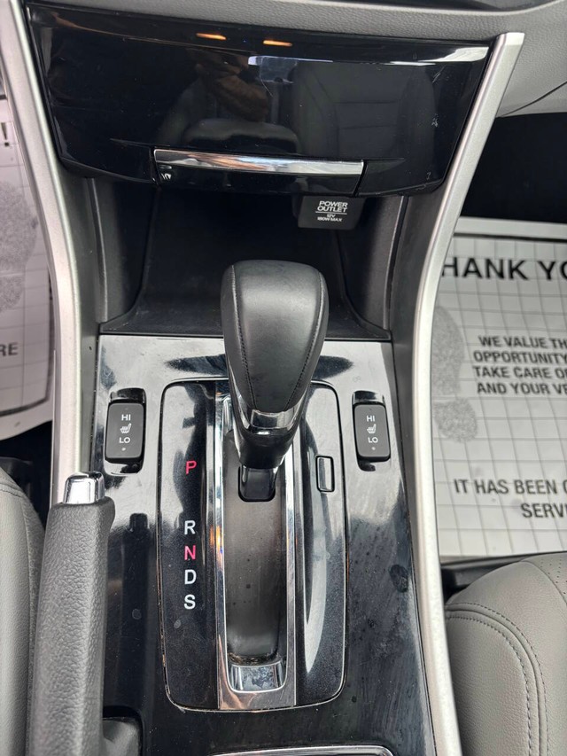 Honda Accord Vehicle Full-screen Gallery Image 21