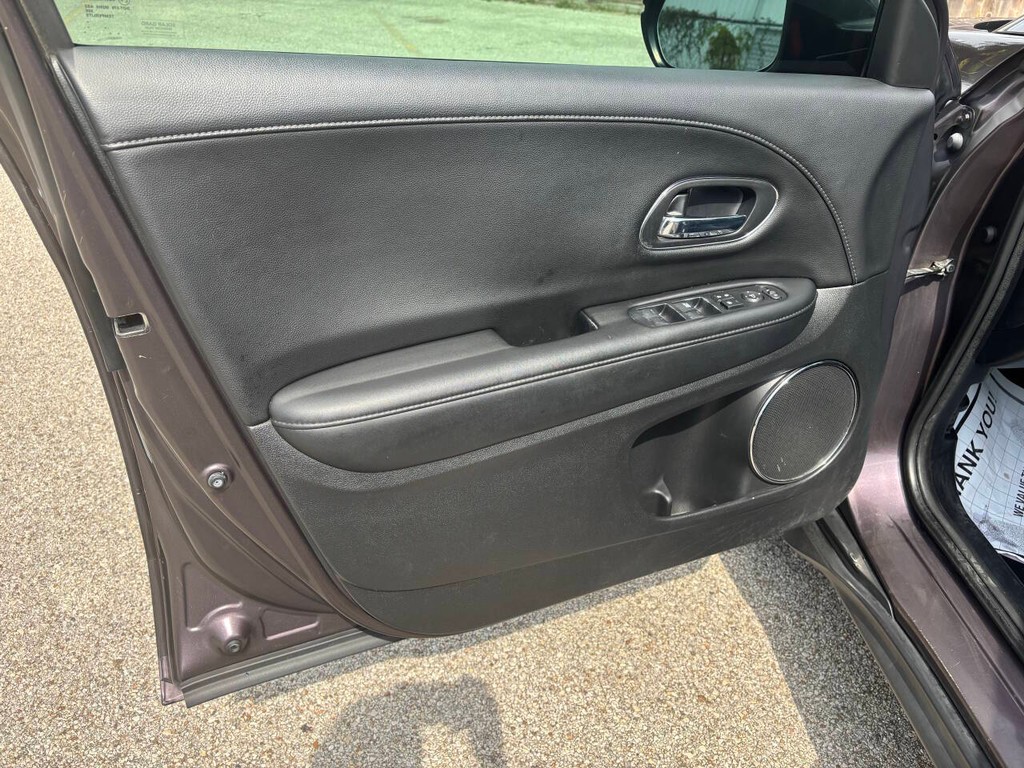 Honda HR-V Vehicle Full-screen Gallery Image 10