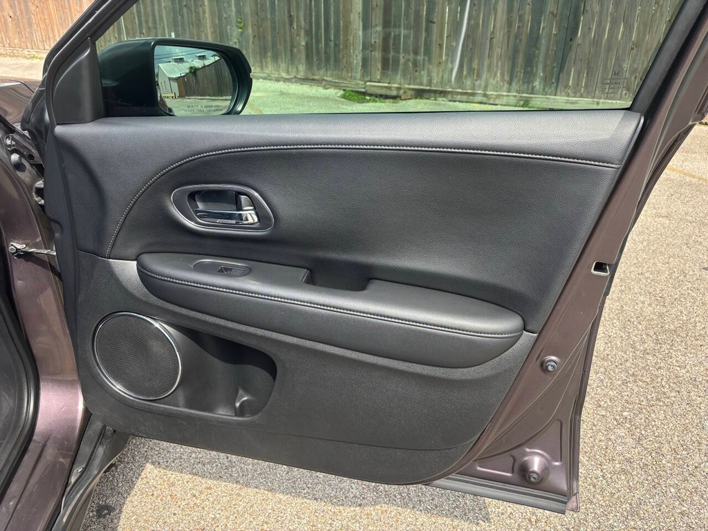 Honda HR-V Vehicle Full-screen Gallery Image 13