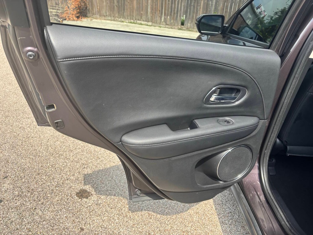 Honda HR-V Vehicle Full-screen Gallery Image 15
