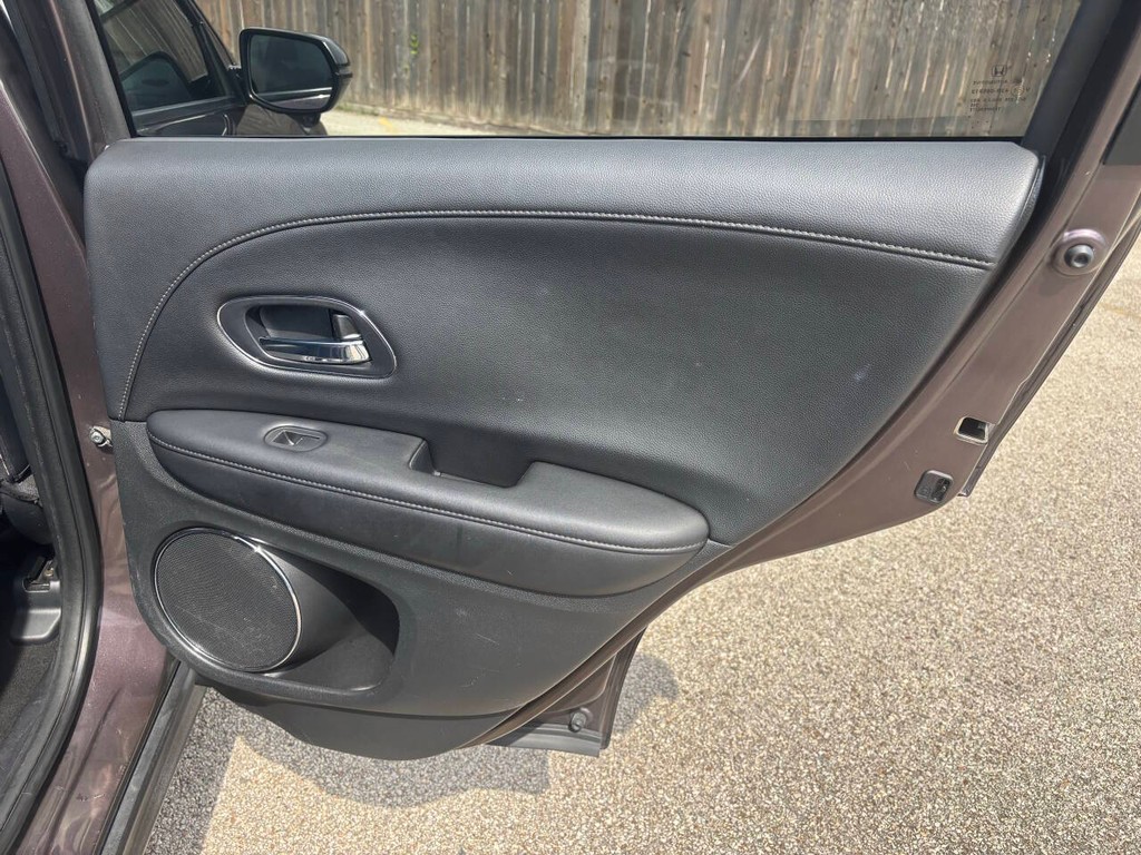 Honda HR-V Vehicle Full-screen Gallery Image 17