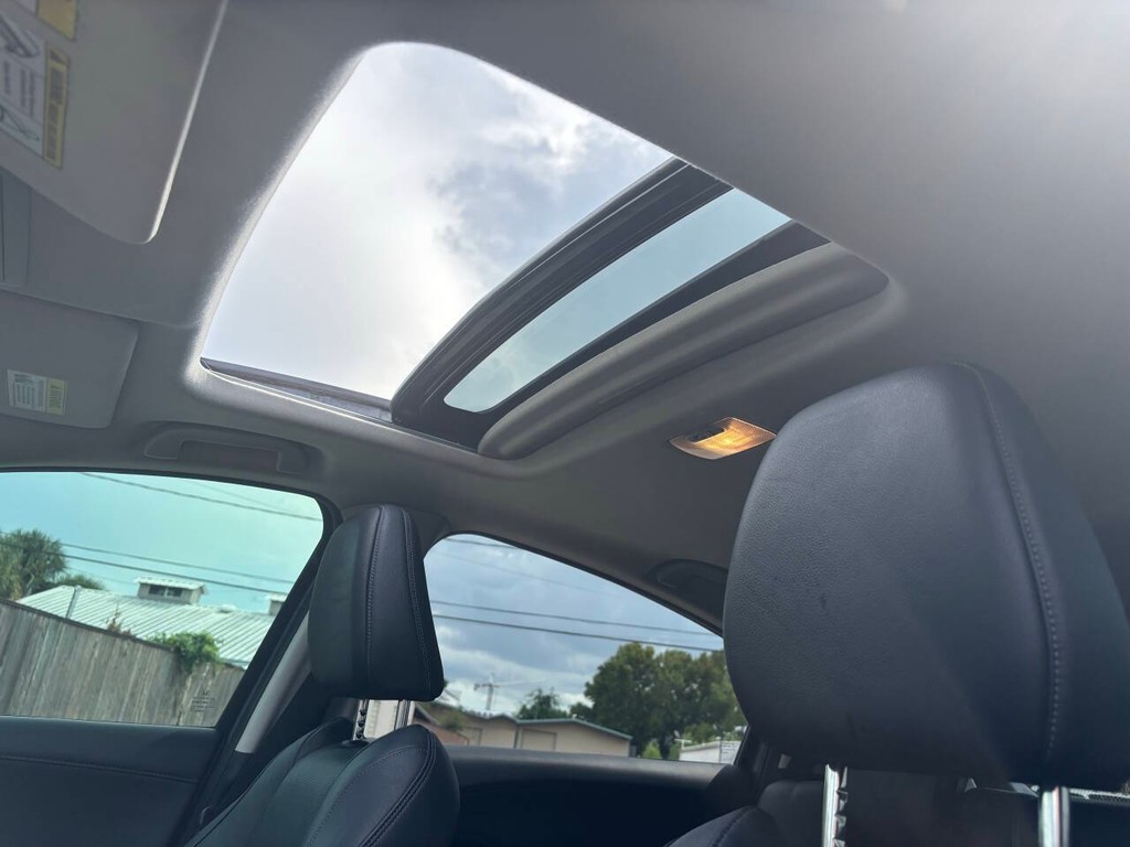 Honda HR-V Vehicle Full-screen Gallery Image 30