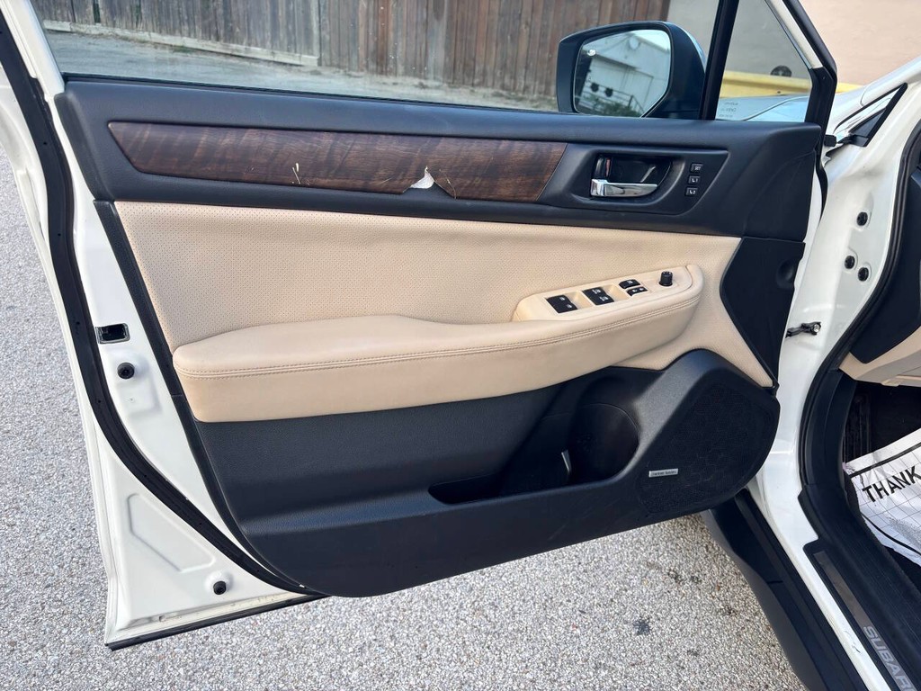 Subaru Outback Vehicle Full-screen Gallery Image 10