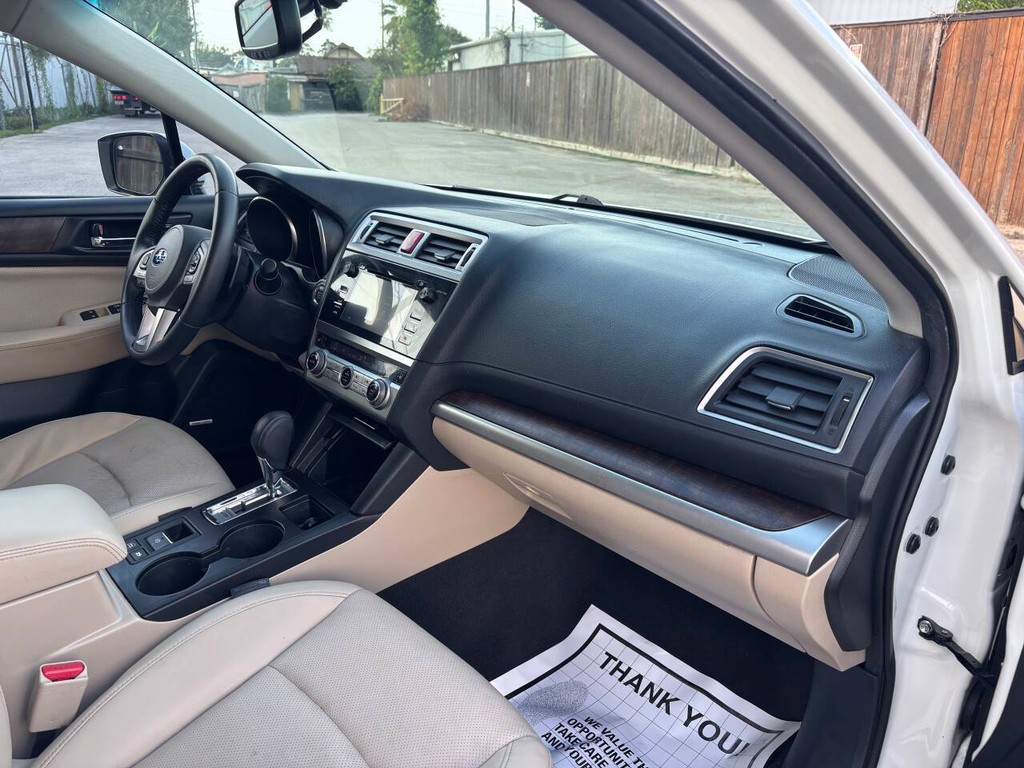 Subaru Outback Vehicle Full-screen Gallery Image 11