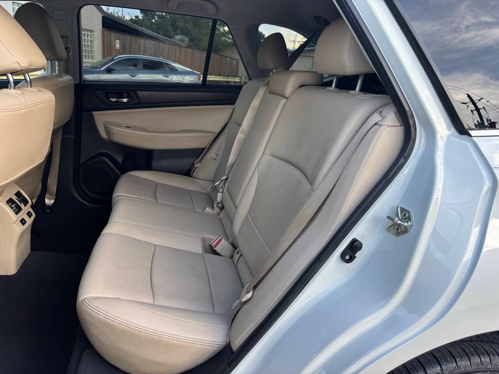 Subaru Outback Vehicle Full-screen Gallery Image 14